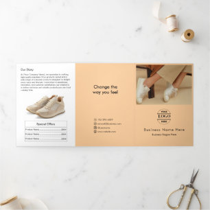 Eenvoudige minimalistische aangepaste Logo & Afbee Drieluik Uitnodiging