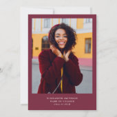 Eenvoudige Moderne Maroon Graduation Party Uitnodi Kaart (Achterkant)