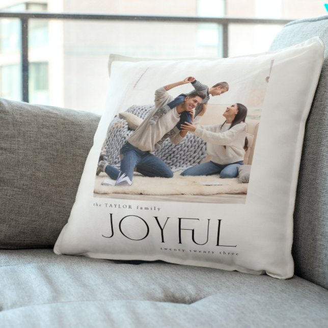 Eenvoudige moderne vreugdevolle familie 2 foto ker kussen (Snuggle Up with Joy! Personalize Your 'Joyful' Holiday Pillow 🎄🛋️ [Add Your Photo])