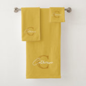 Eenvoudige Mosterd Geel Monogram Badhanddoek Set Bad Handdoek (Insitu)