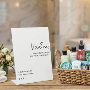 Eenvoudige Neutrale Dames Bruiloft Badkamer Mand Reclamebord Met Voetstuk