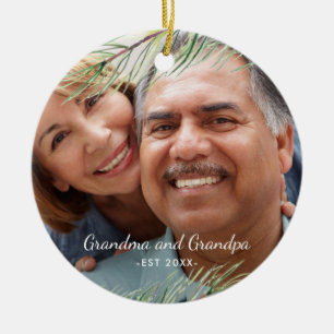 Eenvoudige pijnbijkantoren, opa en opa, Est Year Keramisch Ornament