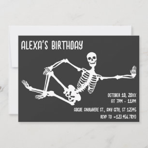 Eenvoudige pose skelet verjaardag Halloween Kaart