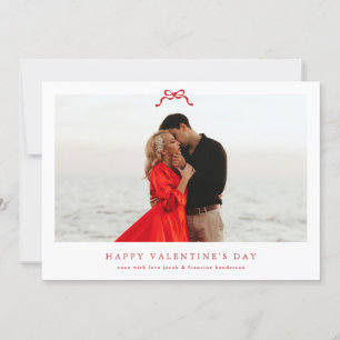 Eenvoudige rode hart boog gelukkige Valentijnsdag Feestdagenkaart