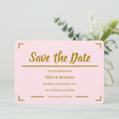 Eenvoudige Roze Handgeschreven Script Bruiloft Save The Date (Staand voorkant)