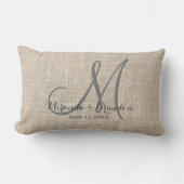 Eenvoudige rustieke beige jute monogram bruiloft kussen (Voorkant)