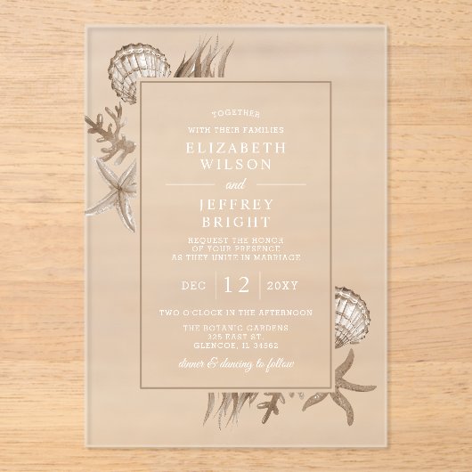 Eenvoudige Sandy Seashells Beach bruiloft Acryl Uitnodigingen (Voorkant)