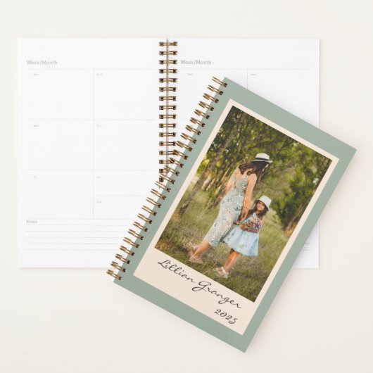 Eenvoudige Stijlvolle Sage Green Gepersonaliseerde Planner (Display)