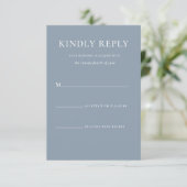 Eenvoudige Stijlvolle Stoffige Blauwe Monogram For RSVP Kaartje (Staand voorkant)
