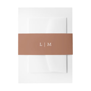 Eenvoudige Terracotta Monogram Elegante Trouw Uitnodigingen Wikkel