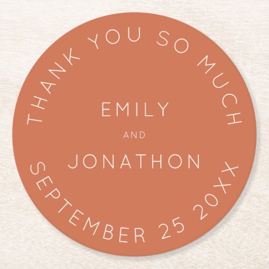 Eenvoudige Terracotta Names Datum Tekst Aangepast Ronde Kartonnen Onderzetter (Voorkant)