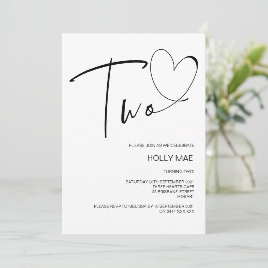 Eenvoudige tweede verjaardag uitnodiging twee hart (Staand voorkant)