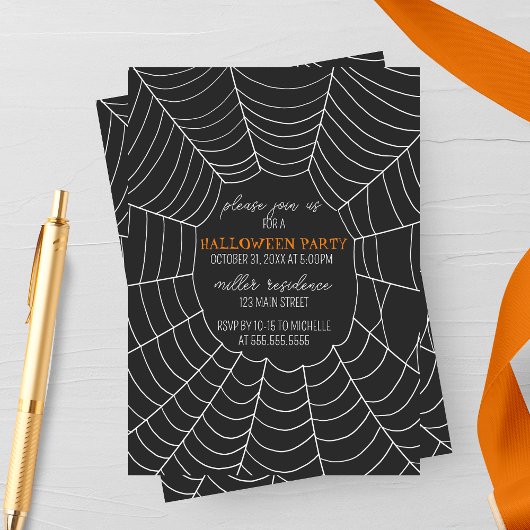 Eenvoudige Typografie Spiderweb Halloween Party Kaart