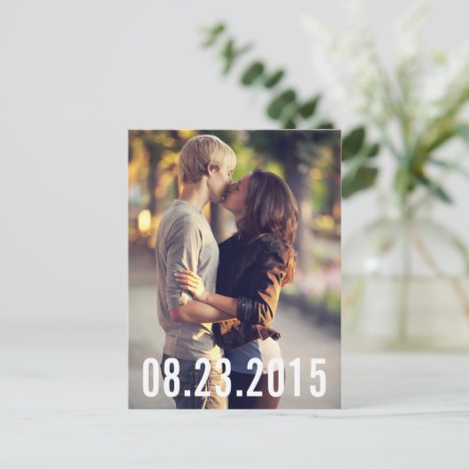 EENVOUDIGE TYPOGRAFIE VERTICALE BESPAAR HET DATUM AANKONDIGINGSKAART (Staand voorkant)