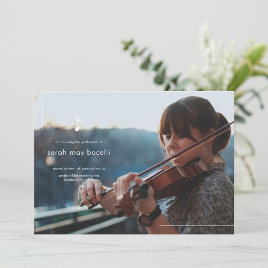 Eenvoudige uitnodiging voor afstuderen aan de muzi (Staand voorkant)