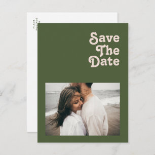 Eenvoudige Vibe Olive Green Photo Save the Date Uitnodiging Briefkaart