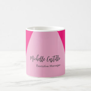 Eenvoudige vrouwelijke minimalistische kalligrafie koffiemok