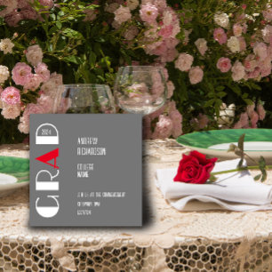 Eenvoudige witte letter rood afstudeerder college  aankondiging