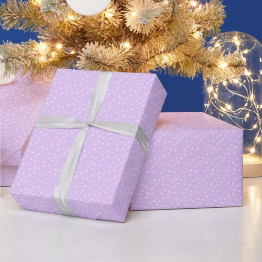 Eenvoudige Witte Sneeuwvlokken Paarse Kerst Cadeaupapier (Feestdagen)