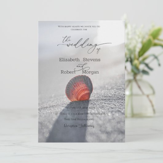 Eenvoudige zeeschelp op het strand bruiloft kaart (Staand voorkant)