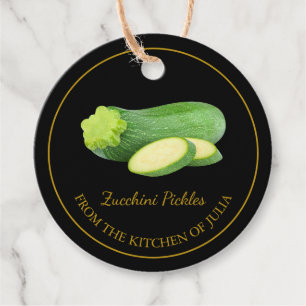 Eenvoudige zelfgemaakte courgette augurken hangen bedankjes labels