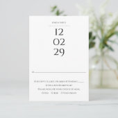 Eenvoudige zwart-wit speciale datum bruiloft RSVP kaartje (Staand voorkant)
