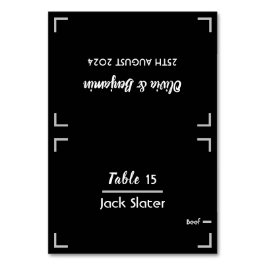 Eenvoudige zwarte handgeschreven script trouwtafel kaart