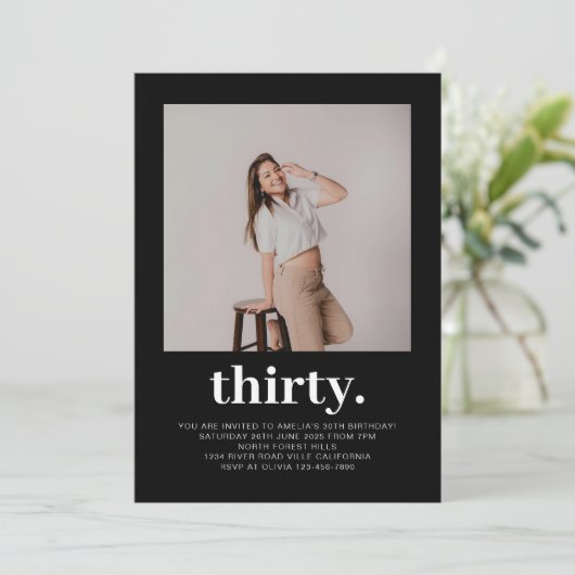 Eenvoudige Zwarte Minimaal Foto 30ste Verjaardag Kaart (Staand voorkant)