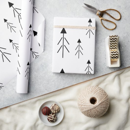 Eenvoudige zwarte witte kerstbomen cadeaupapier (Crafts)