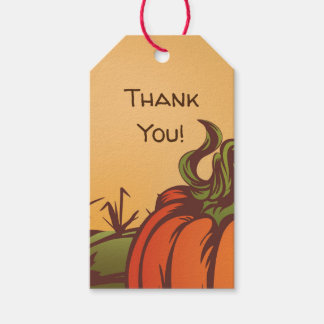 Eenzame pompoen op het veld. De herfst verlaat her Cadeaulabel