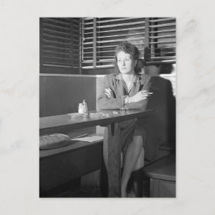 Eenzame vrouw in een bar, 1943 briefkaart