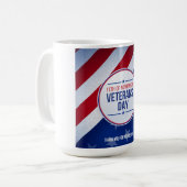 Eer allen die dienden koffiemok (Voorkant links)