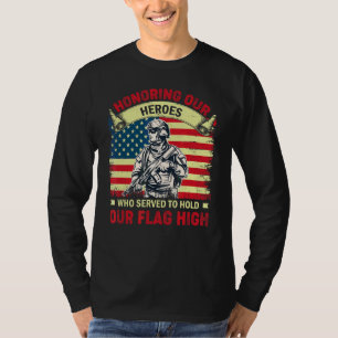 Eer de helden die dienden om de vlag hoog geheugen t-shirt