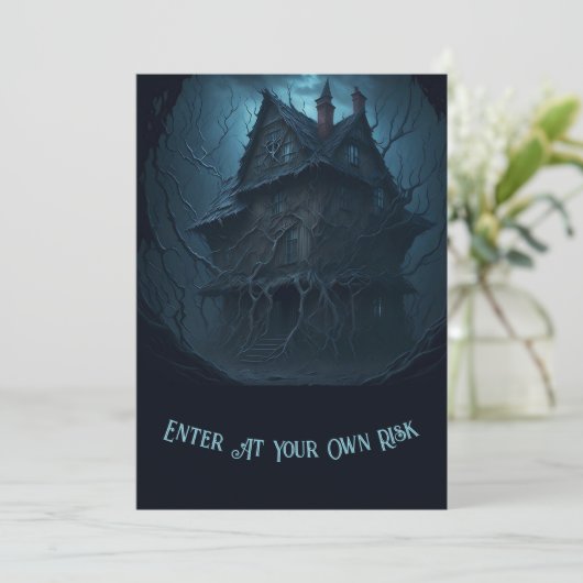 Eerie Abandonnée Mansion Halloween Fête Invitation (Debout devant)