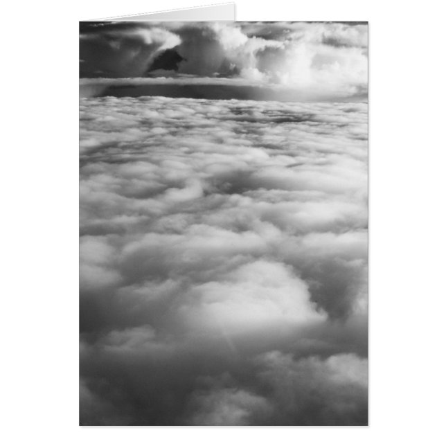 Eerie nuages au lever du soleil. (Devant)