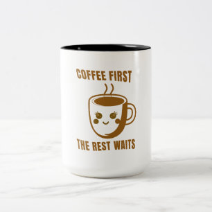 "EERST COFFIE, DE REST WACHT" - Cartoon Coffee Tweekleurige Koffiemok
