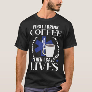 Eerst Drink ik koffie en daarna red ik levens para T-shirt