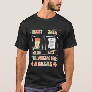 Eerst koffie dan data Grappige SPED leraar neemt e T-shirt