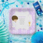 Eerste Communie Brunette Boy Paarse Damask Papieren Bordje (Feest)