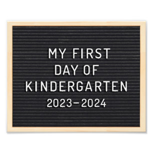 Eerste dag van de kleuterschool teken Eerste dag v Foto Afdruk