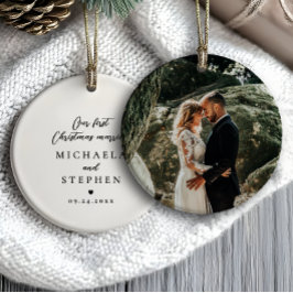 Eerste kerst getrouwd met moderne minimalistische  keramisch ornament