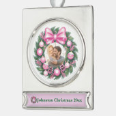 Eerste kerst roze krans verzilverd banner ornament (Links)