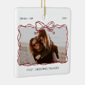 Eerste kerst verloofd Bourgondië Bow Lijst Keramisch Ornament (Rechts)