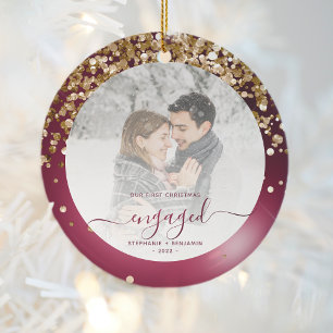 Eerste kerst verloofd foto bordeauxrood goud keramisch ornament