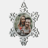 Eerste Kerstdag als Mr & Mrs NEWLY WED Tin Sneeuwvlok Ornament (Rechts)