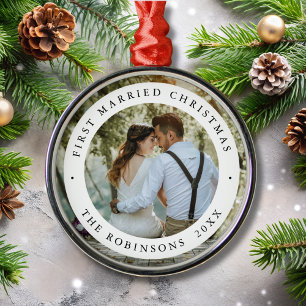 Eerste kerstfeest als getrouwd stel met aangepaste metalen ornament