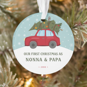 Eerste kerstfeest als grootouders rode autofoto ornament