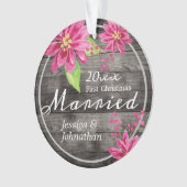 Eerste Kerstfeest Gehuwd met Rustic Floral Ornament (voorkant)