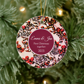 Eerste kerstfeest samen winterbessen keramisch ornament