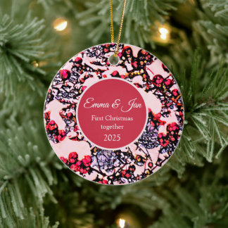 Eerste kerstfeest samen winterbessen keramisch ornament